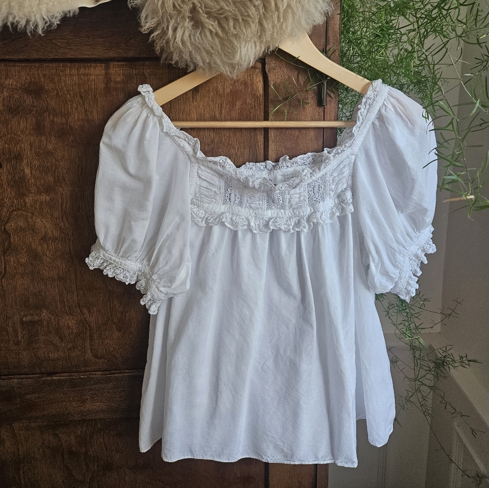 Doên White Lace Smocked Cotton Top | Romantic Blouse (XS)